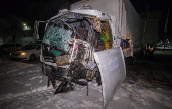 Под Киевом столкнулись два грузовика, есть жертвы