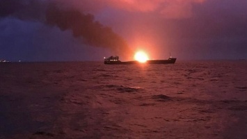 Украина: загоревшиеся в Черном море танкеры поставляли газ в Сирию