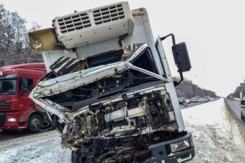 Два грузовика устроили жесткое ДТП в Киеве