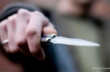 В Борисполе продавец кинулся с ножом на людей, сделавших ему замечание