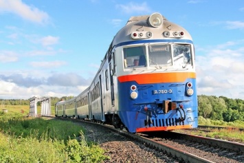 В Ивано-Франковской области пассажирский поезд на всей скорости протаранил грузовик