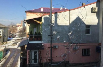 На Прикарпатье неизвестный обстрелял офис радиостанции