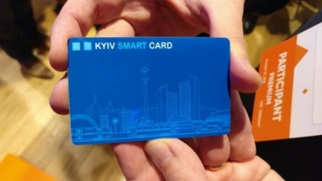Киевляне узнали Сити-Холл в Торонто, нарисованный в центре электронного билета Kyiv Smart Card