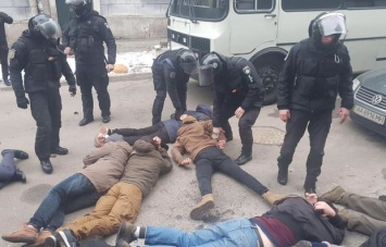 Полиция отпустила избитых активистов