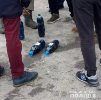 В Новомосковсе полиция изъяла емкости с зеленкой у людей на встрече с кандидатом в президенты