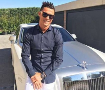 Роналду показал новую машину за 400 тысяч евро