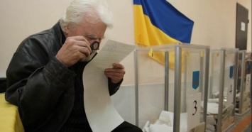 Украинских избирателей завалят "золотыми" бюллетенями: "на десятки миллионов больше, чем надо"