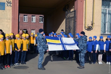 В школе, где учился Андрей Эйдер, устроили флешмоб в поддержку пленных военных моряков