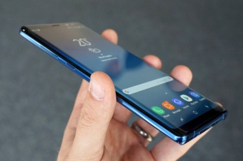 В Samsung пояснили о мерцающих пикселях на экране Galaxy S10+