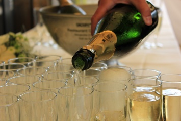 Шампанское запретят в Украине! Принято скандальное решение, подробности