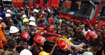 Десятки людей сгорели в офисном центре в Бангладеш: жуткие ФОТО