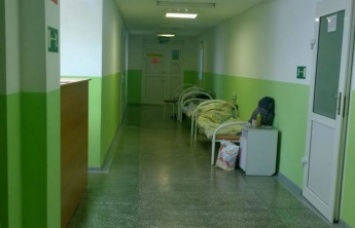В одной из больниц Запорожской области больных лечат в коридорах