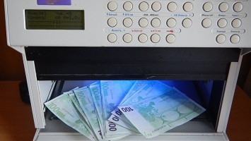 Валютная контрабанда: украинка пыталась ввезти в Крым 16 тысяч евро