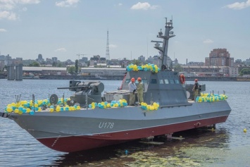 В Киеве на воду спустили катер "Гюрза-М" и отправили его в Одессу