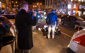 В Киеве скутер сбил пешехода