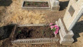 На Донбассе подорвалась женщина, которая убирала могилу на кладбище