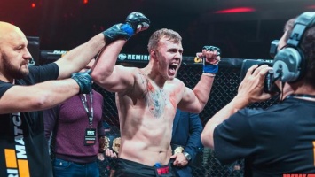 Украинский чемпион-тяжеловес подписал контракт с UFC