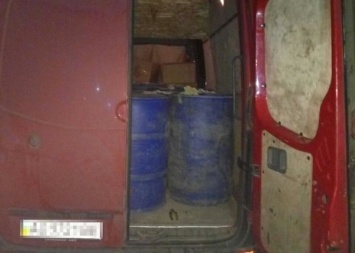 В Могилев-Подольском задержали микроавтобус с 3400 литрами поддельного алкоголя
