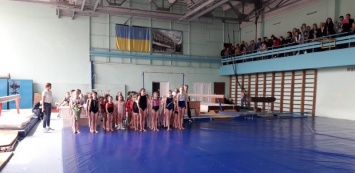 В Запорожье юные гимнастки показали свое мастерство на соревнованиях