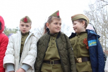 ''Проклятый мордор использует детей'': сеть возмутило ''победобесие'' в Крыму
