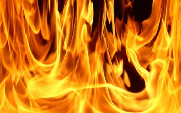 Храм Московского патриархата охватил огонь, пожарные бессильны: «Это знак»