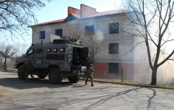 На Донбассе под обстрел попали дома и школа