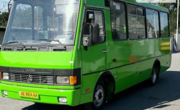 На Днепропетровщине пассажирский автобус без тормозов чуть не задавил пешеходов (ВИДЕО)