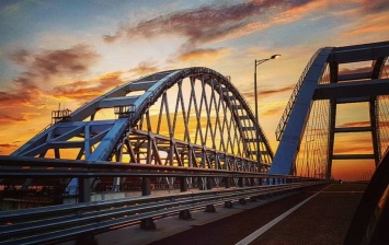 На Керченском мосту ввели жесткие ограничения: «должен рухнуть»