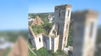 Успейте посетить: замки и церкви, которые теряет Украина