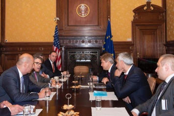 Советник Зеленского обсудил усиление энергетической независимости Украины с министром энергетики США