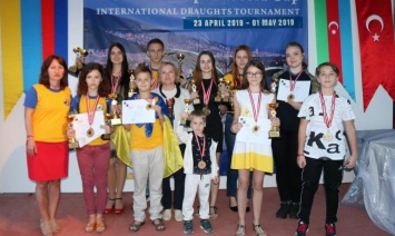 На чемпионате Европы по шашкам молодежь Каменского завоевала 8 медалей