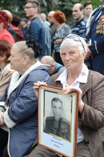 В День Победы Борис Колесников открыл отреставрированный памятник в Константиновке