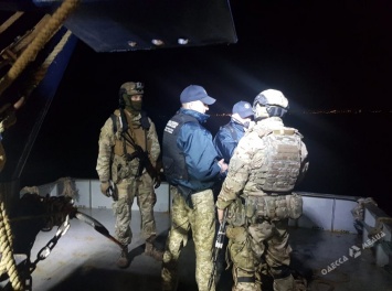 Незаконно торговали лодками: в Черном море задержали мужчин из Турции