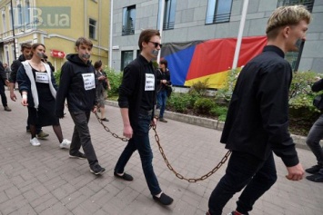 В Киеве провели акцию-перфоманс в поддержку Сенцова