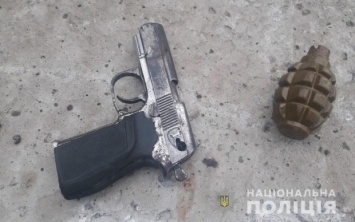 В Павлограде мужчина с коробками патронов и пистолетом ходил красть товар в супермаркете