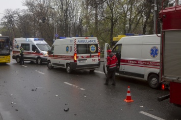 В ДТП под Киевом разбилась маршрутка: "скорые" развозят пострадавших, подробности