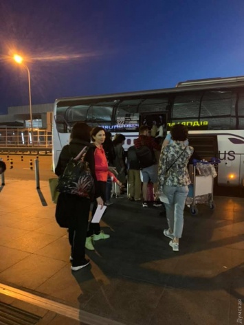Авиакомпания МАУ забыла автобус с пассажирами, которые собирались лететь из Борисполя в Одессу