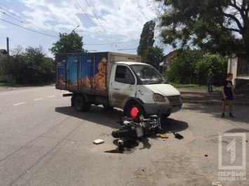 Журналист-очевидец событий: В Терновском районе Кривого Рога скутеристка столкнулась с «ГАЗелью»