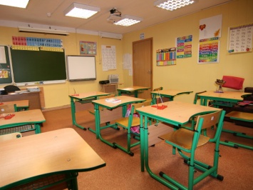 В школы Харьковской области закупят новые автобусы, мебель и компьютеры