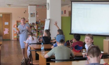 Библиотеки Каменского привлекают школьников к чтению на каникулах
