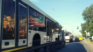 В Днепр привезли троллейбусы без колес