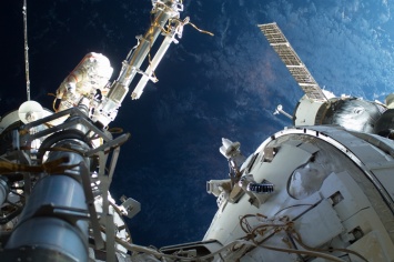 Для ремонта МКС-прибора для поиска темной материи потребуется пять выходов в открытый космос