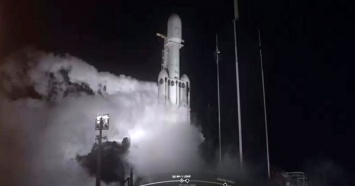 Ракета SpaceX с 24 спутниками стартовала с мыса Канаверал