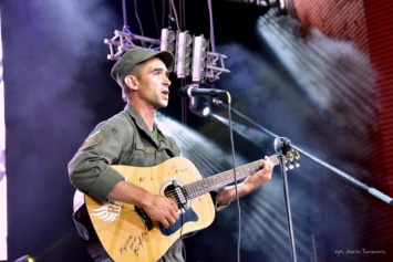 Криворожский нацгвардеец исполнил на фестивале участников АТО песню собственного сочинения