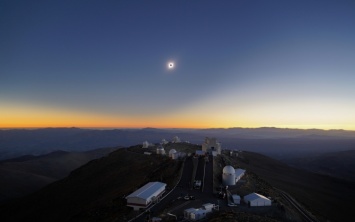 Фото дня: полное солнечное затмение газами обсерватории ESO Ла Силья