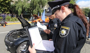 В Киеве произошла странная авария, в сети гадают, как такое возможно: "Нормально так"