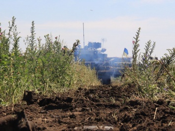На Донбассе боевики попали ракетой в военный грузовик ВСУ, уволены главы четырех украинских таможен. Главное за день