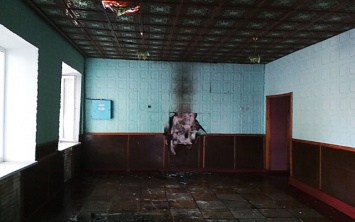 В Снигиревском районе произошел масштабный пожар, загорелась крыша над столовой и магазином