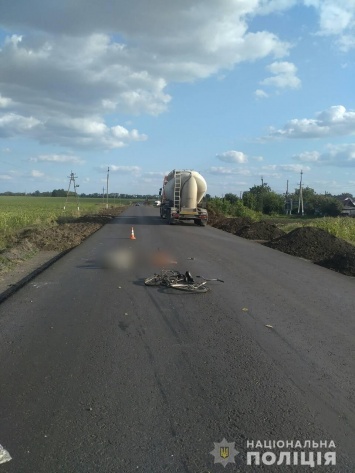 В Харьковской области пьяный велосипедист погиб под колесами грузовика