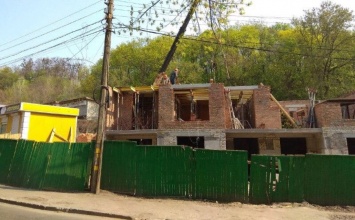 Застройщик пытается оспорить остановку строительства на ул. Нижнеюрковской